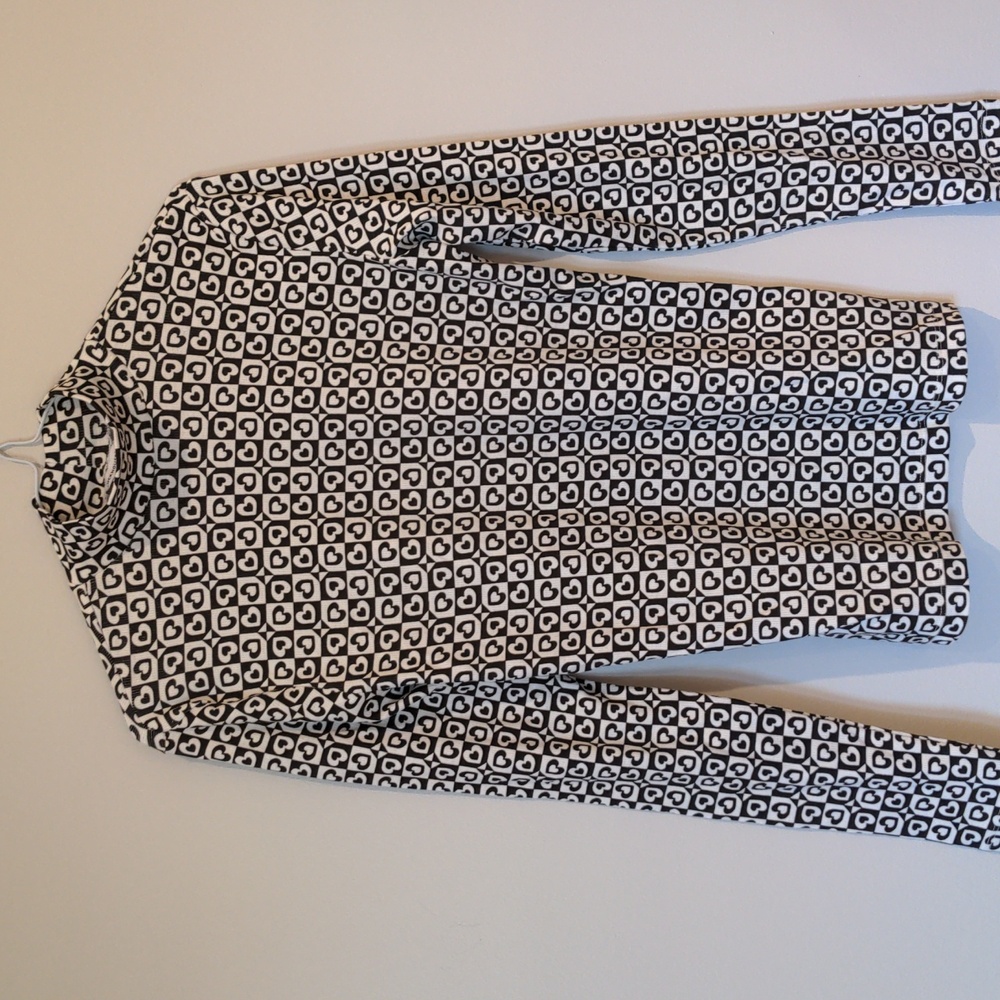 Clockhouse Black White Heart Pattern Print Mock Neck Top Size Small  ptp 17"